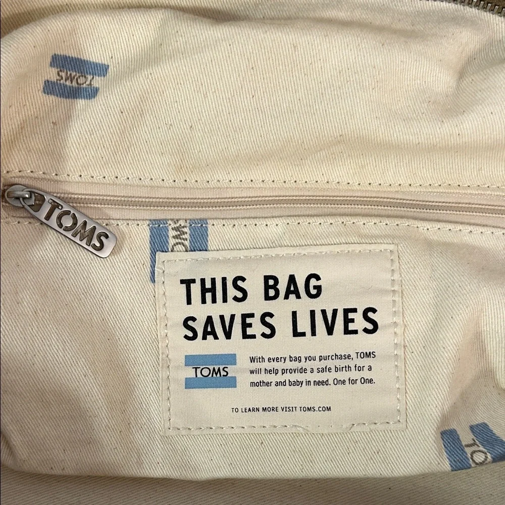 TOMS Weekender Medium Duffel Bag Gold Green Stripes Ikat Pattern Shoulder Strap - Picture 11 of 15